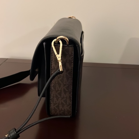 MK - Picture 3 of 14